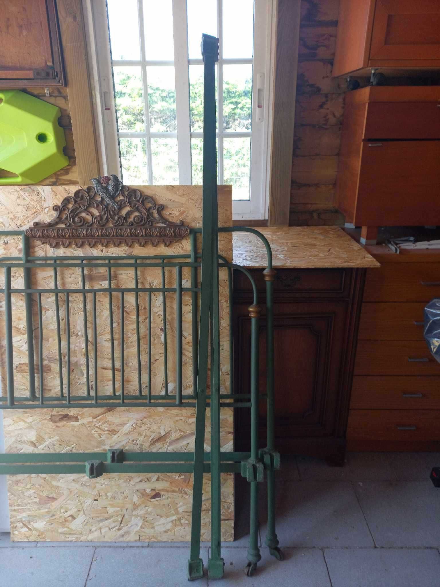 Cama de Ferro antiga e com Charme