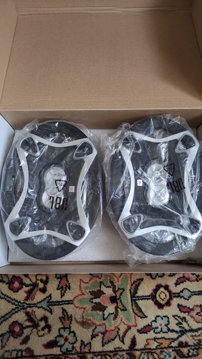 Продам новые колонки GBL