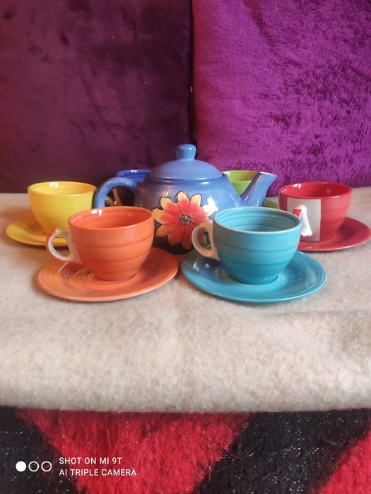 Filiżanki plus dzbanek idealne na sezon letni do ogrodu.