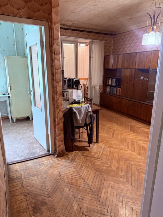 Продам 2хк-квартиру! ХТЗ, пр-т Александровский 136/8.