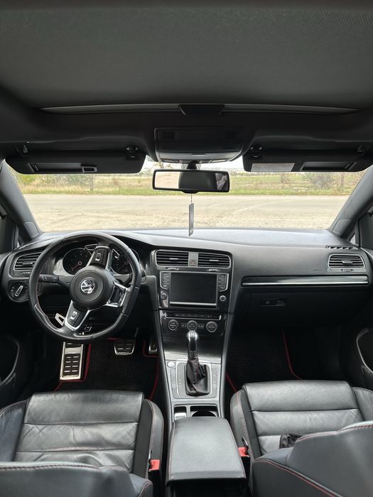 Volkswagen Golf GTI 7