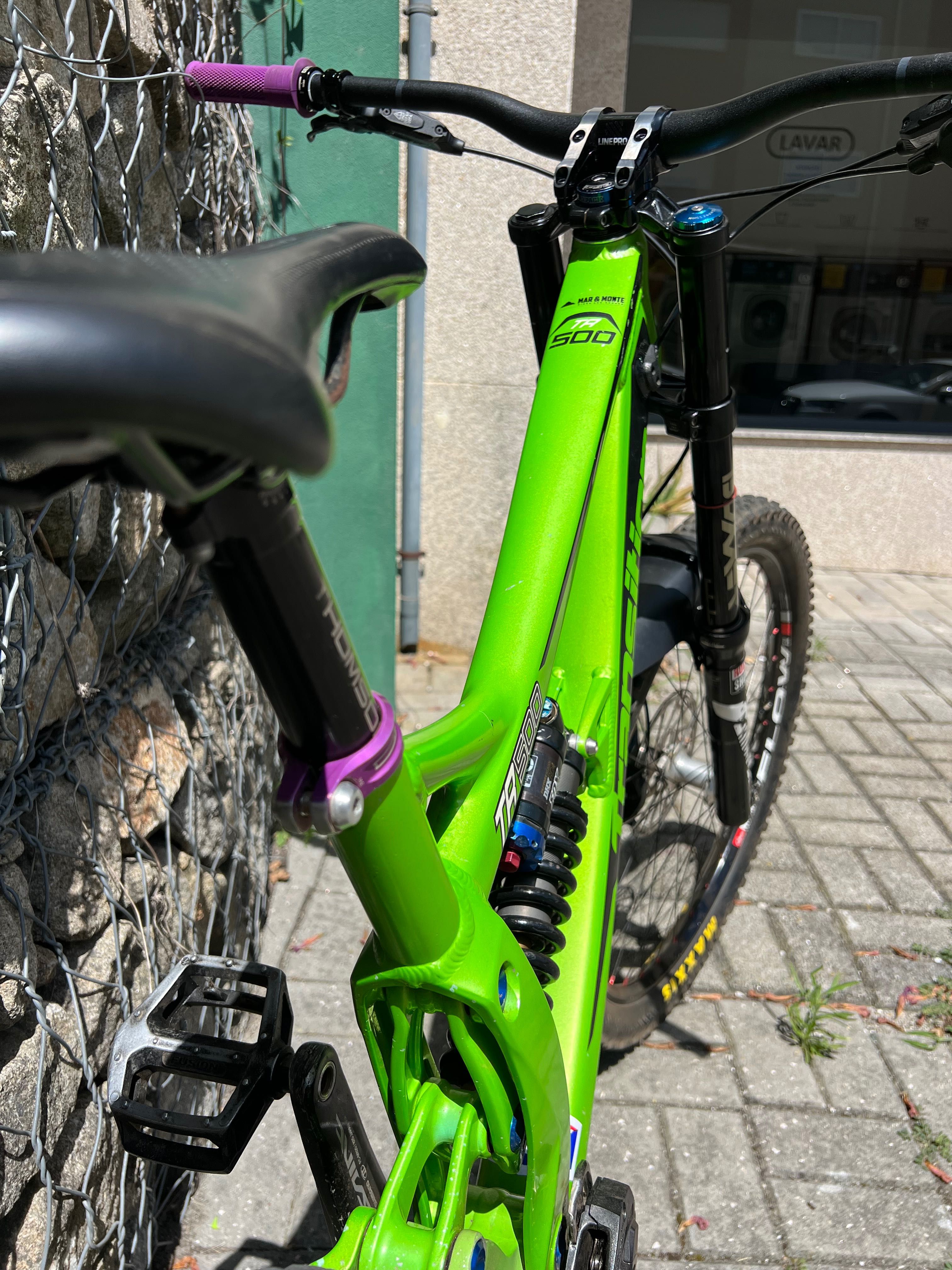 TRANSITION TR500  27.5 tamanho L Downhill