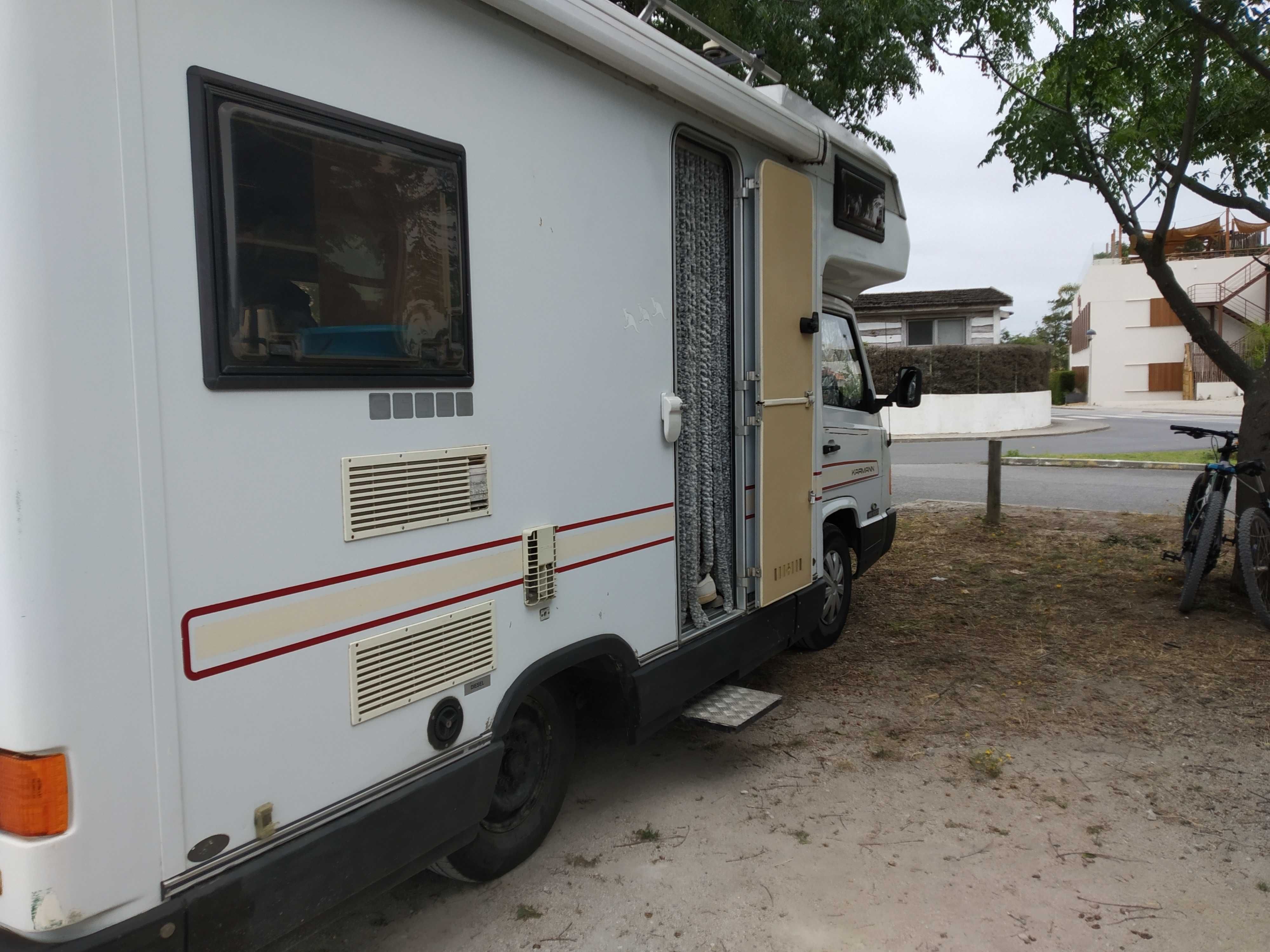 Alugo autocaravana parqueda Carvalhal (Comporta) férias apartmentvan