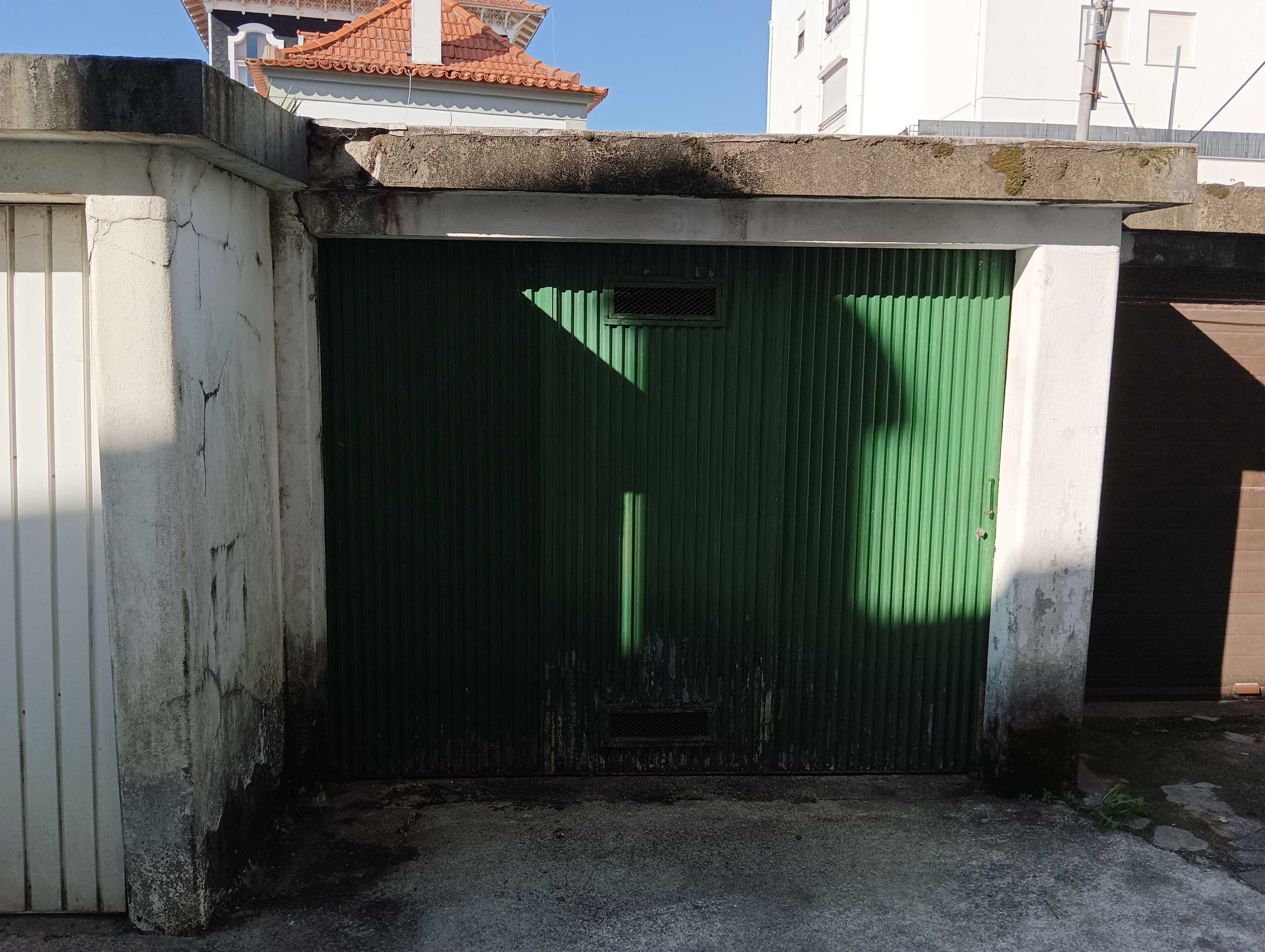 Vendo Garagem Individual Fechada / Meadela