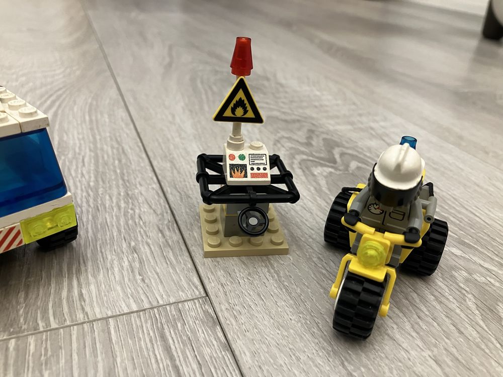 Lego system city space port 6459 - Fuel Truck