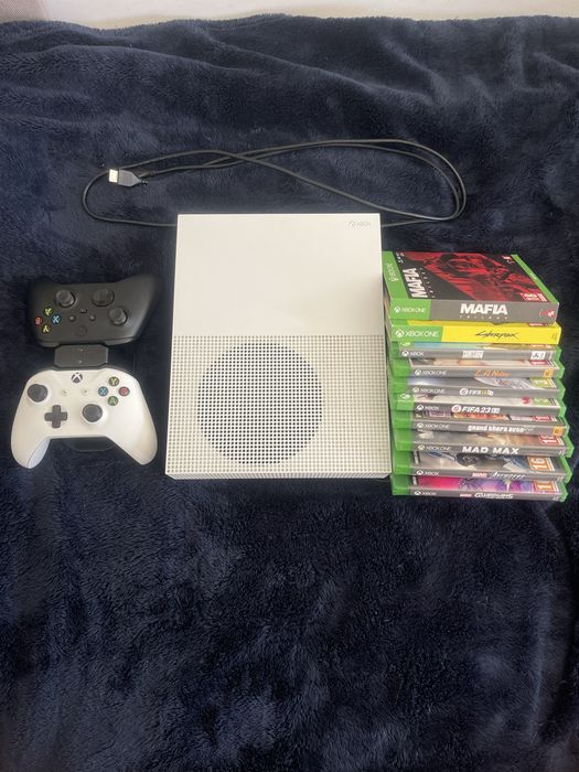 Xbox One S / 2 pady / 10gier / ładowarka / patrz opis