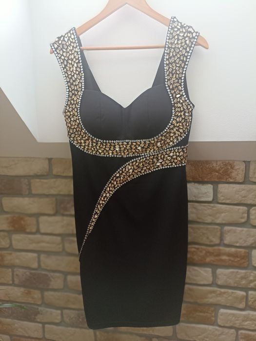 Elegancka czarna sukienka sylwestrowa