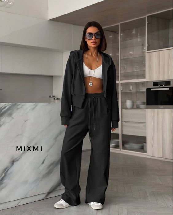 Жіночий костюм спортивний весняний