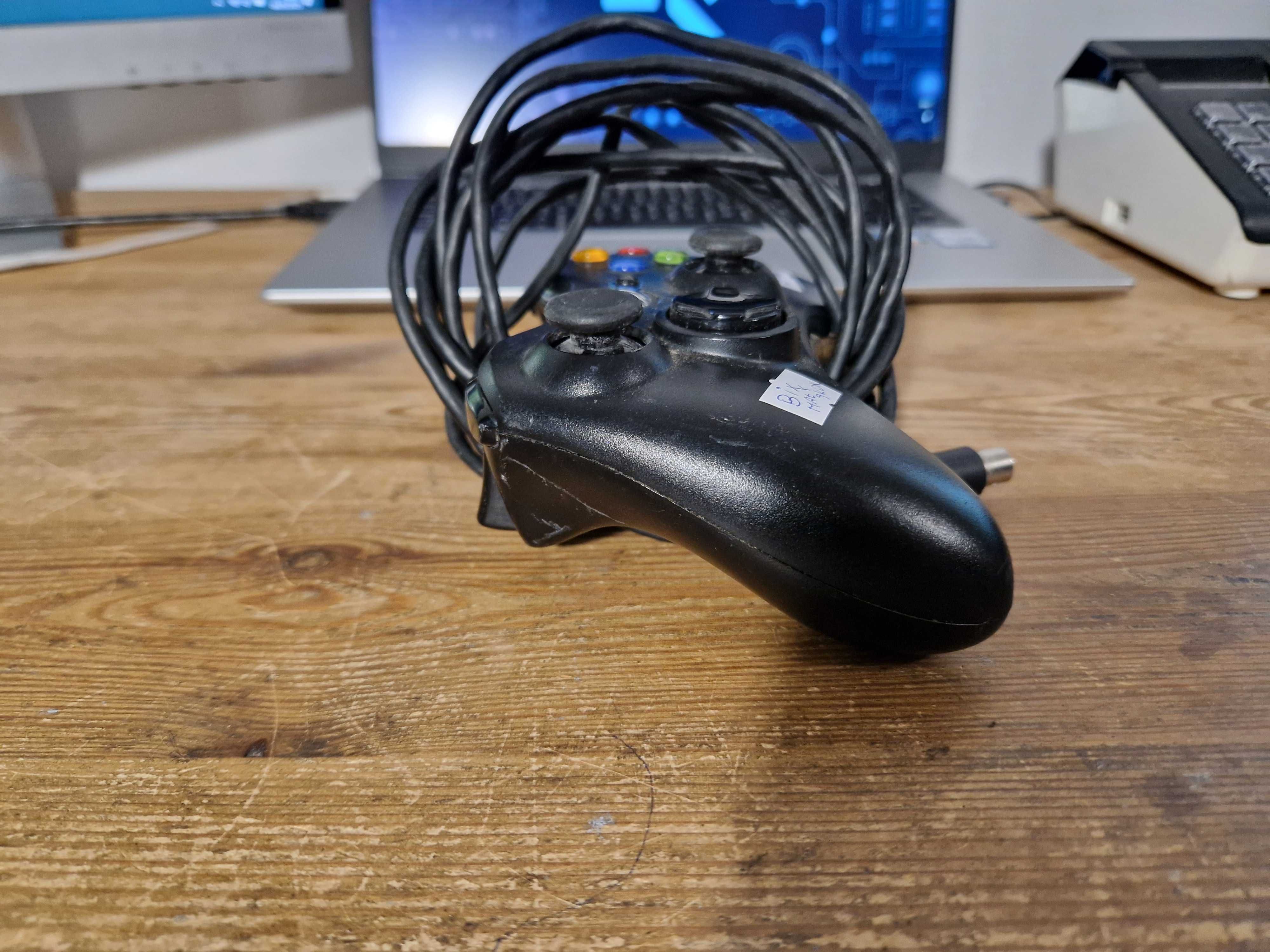 Pad przewodowy do konsoli Microsoft Xbox 360 czarny (2464)