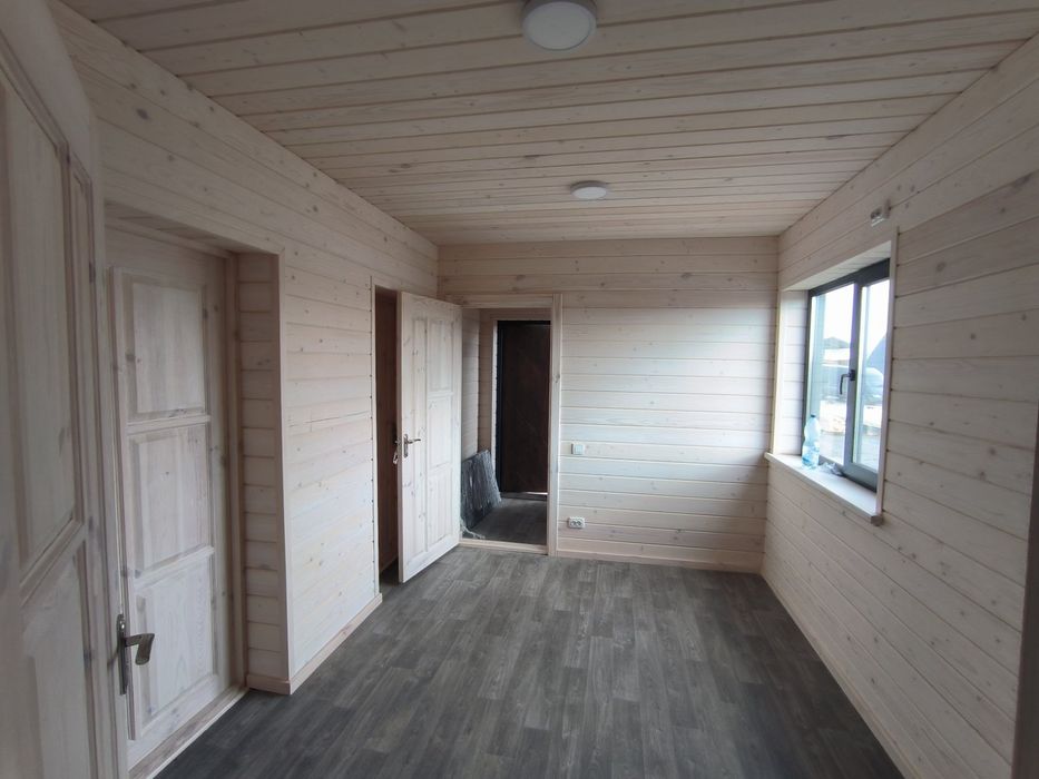 Садовая бытовка,  утеплена для проживания круглый год.