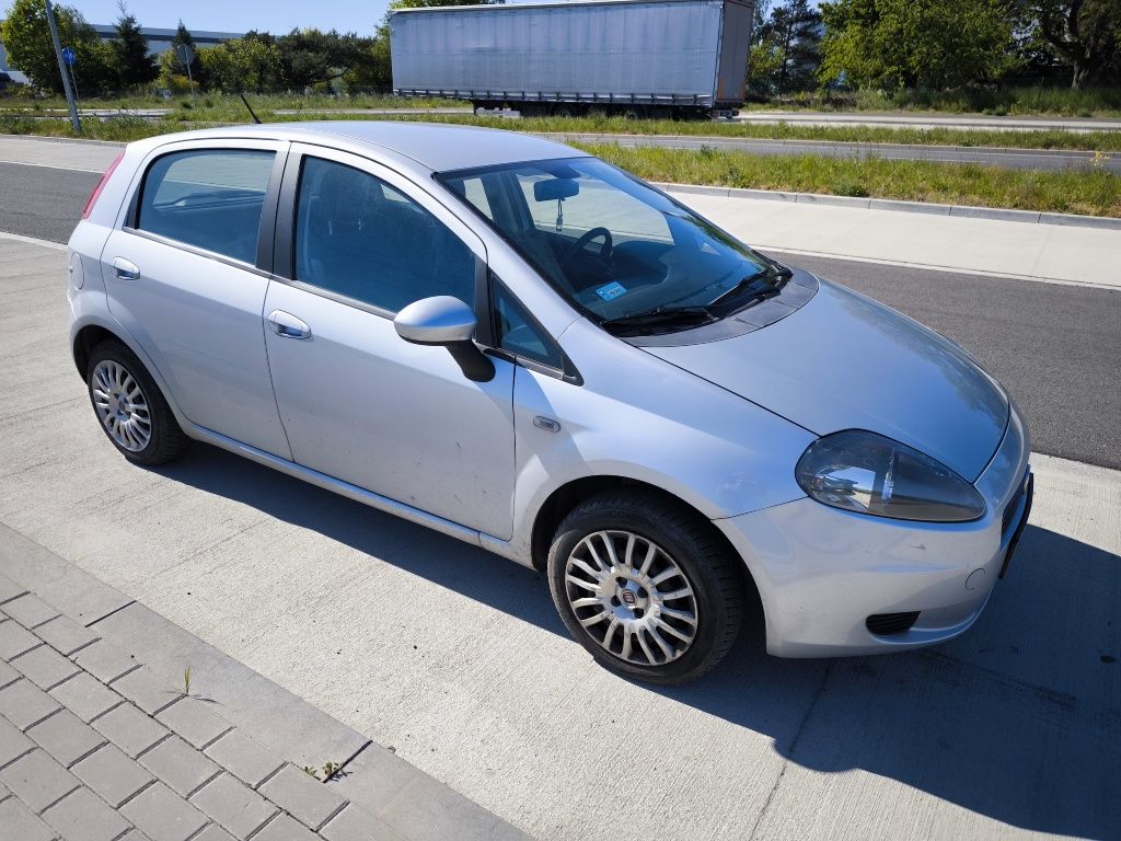 Piat Punto Evo r. 2010, silnik 1,2; przebieg 70tys.