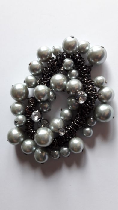Atrakcyjna, stylowa i solidna bransoleta elastic metal/ perły/szkiełka