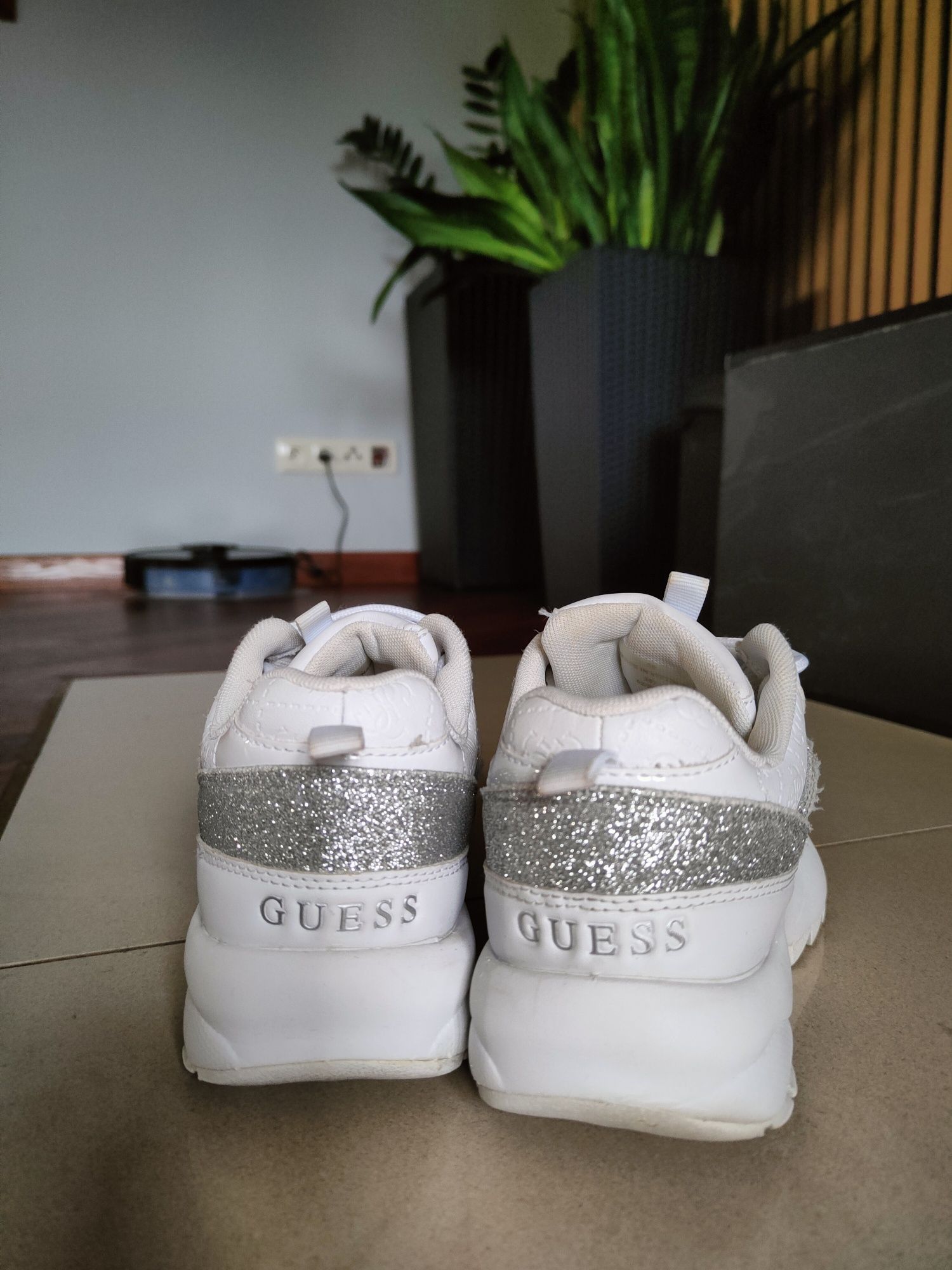 Sneakersy białe Guess