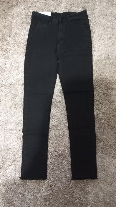 Продам стрейчові джинси