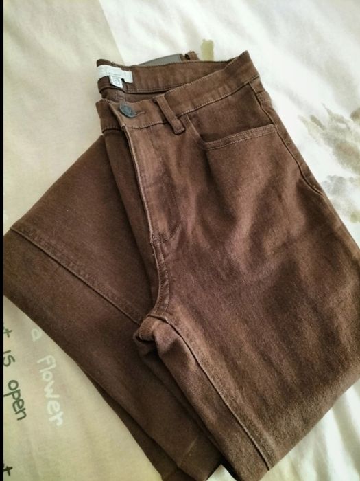 Calças castanhas boca de sino Pull &Bear