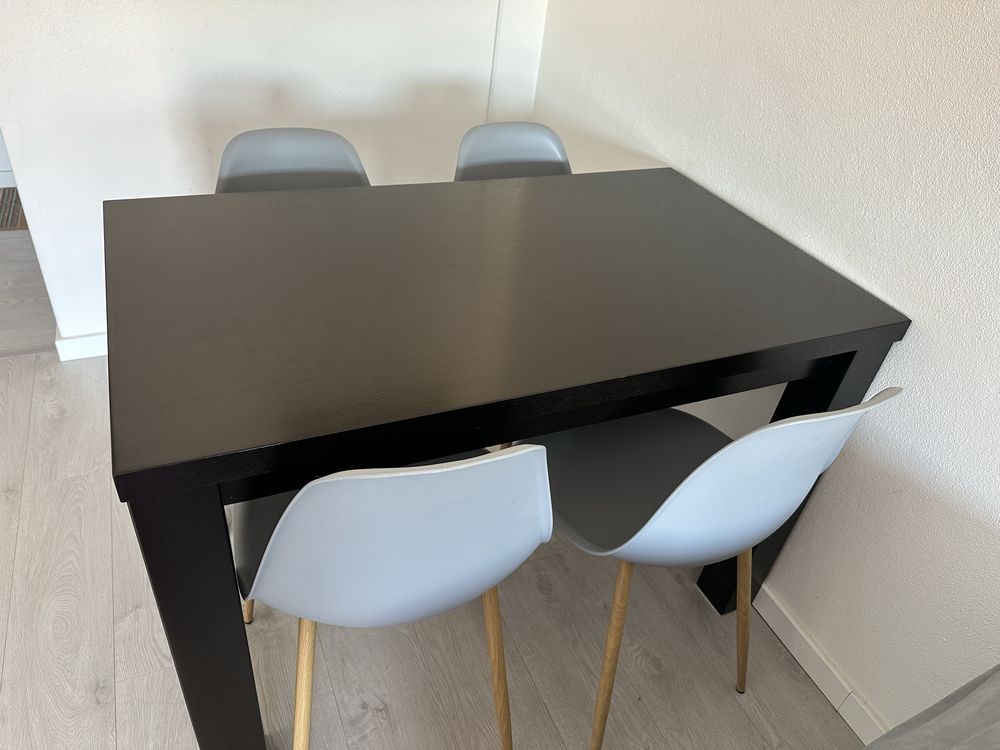 Mesa de jantar em cerejeira