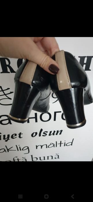 Beżowo-czarne buty na słupku roz 39