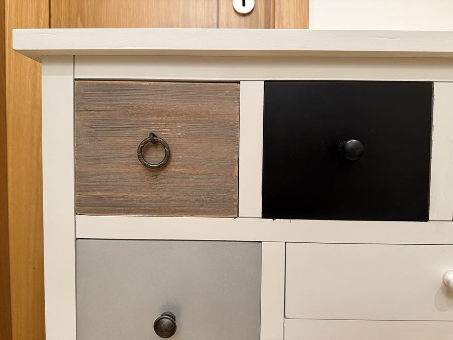 Móvel rústico pequeno