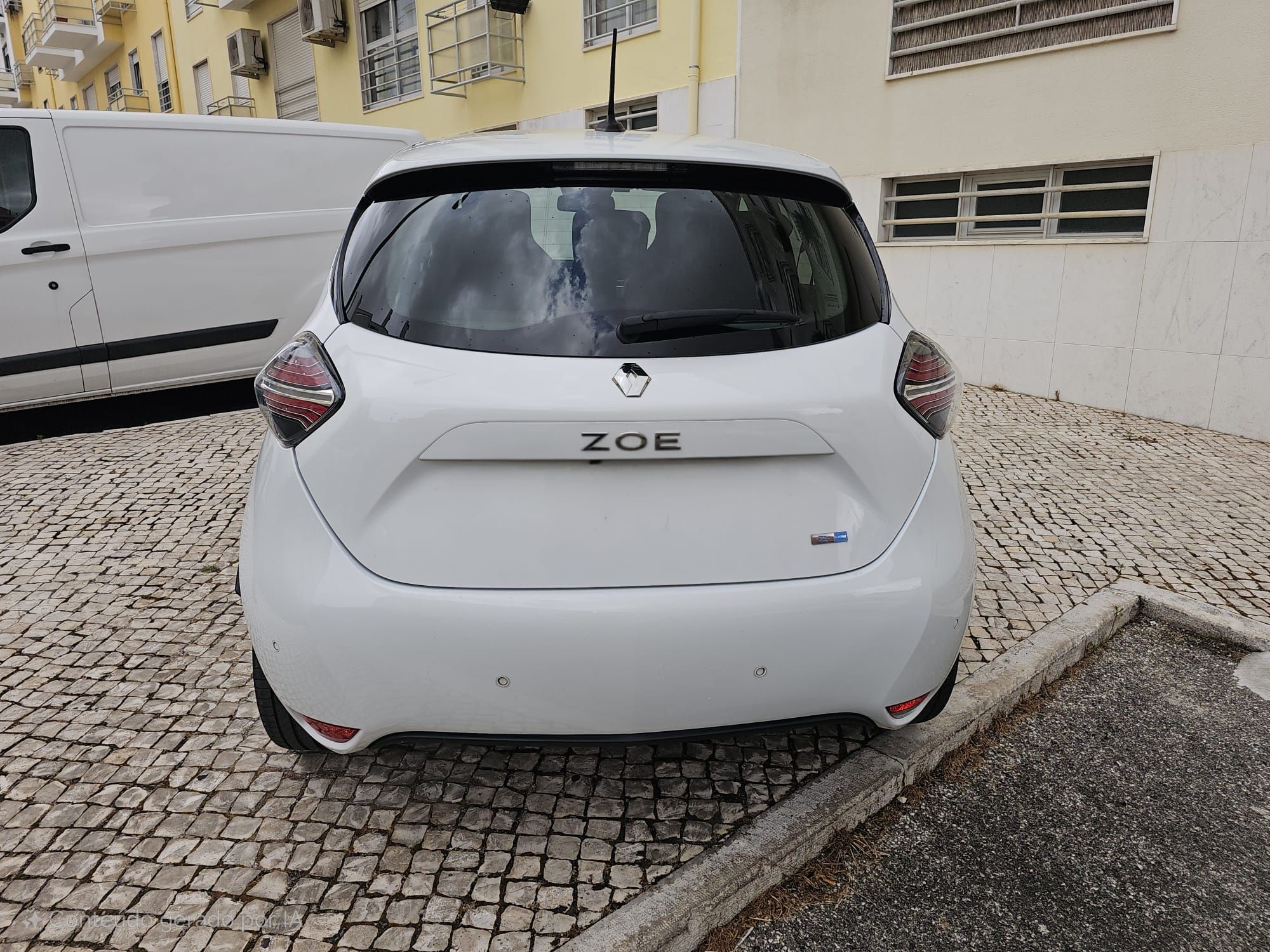 VENDO RENAULT ZOE - Em estado impecável