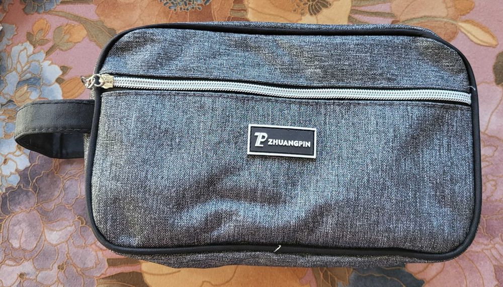 Новые  косметички 3шт зеленая и 2 серые