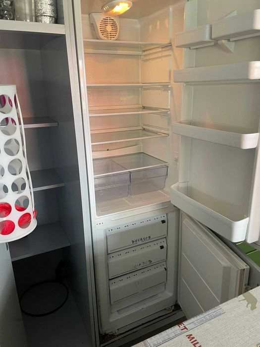 Móvel de cozinha com frigorifico