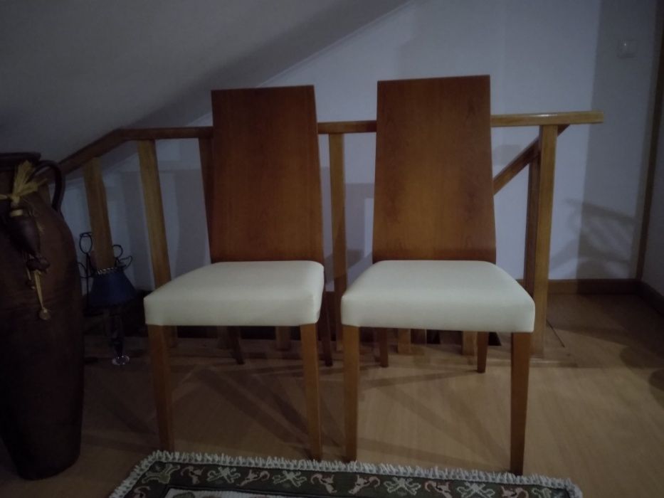 cadeiras de madeira