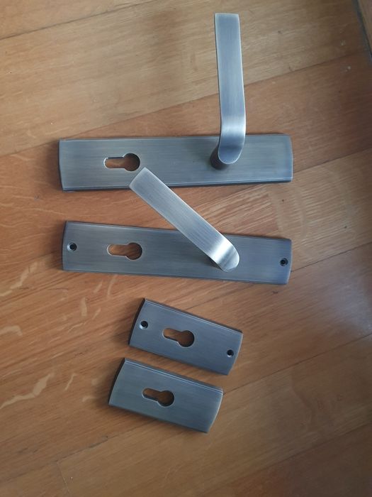 Klamka do drzwi zewnętrznych+rozeta Cesare