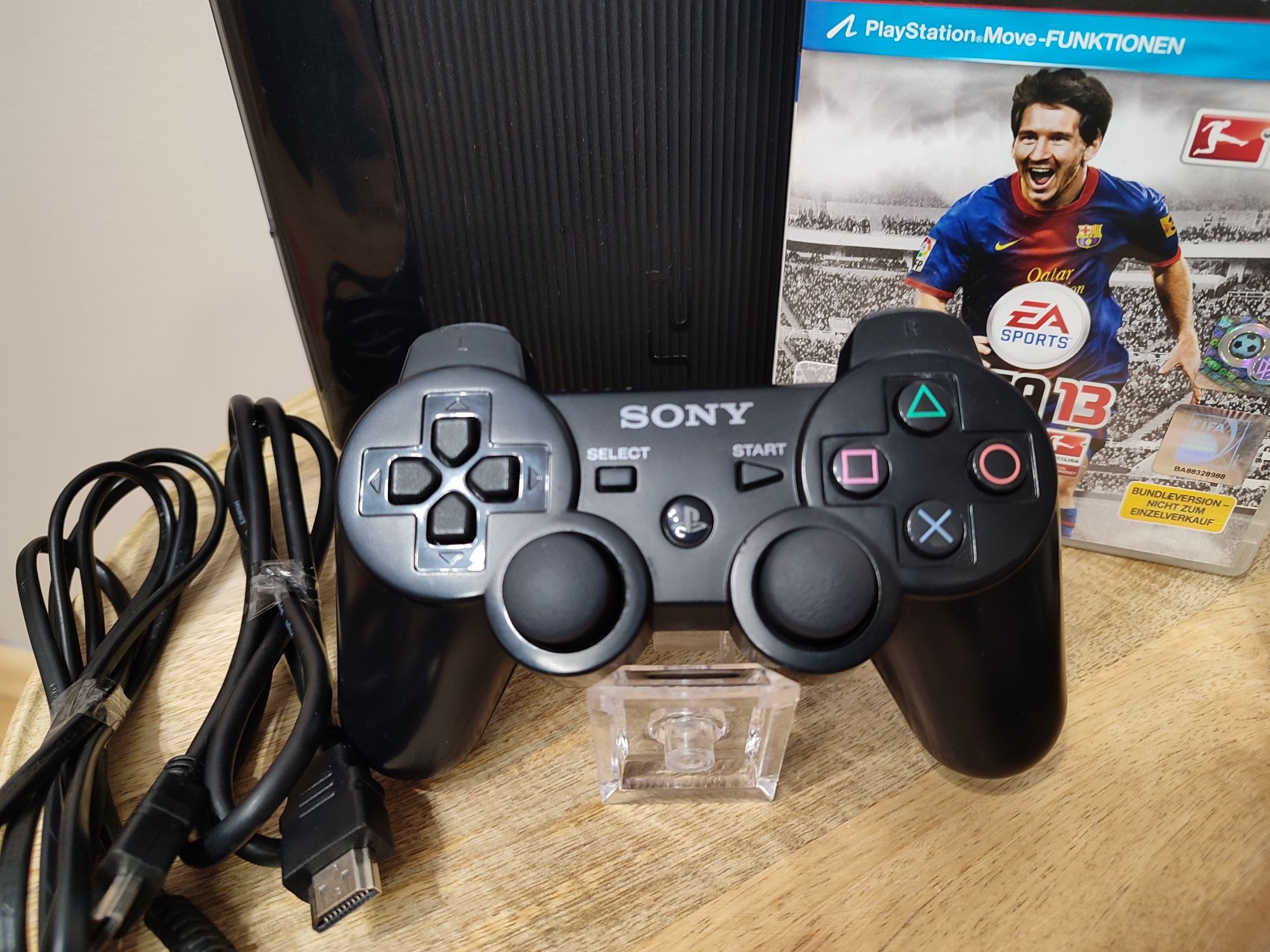 Konsola PlayStation 3 Super Slim pełne okablowanie, pad  i gra