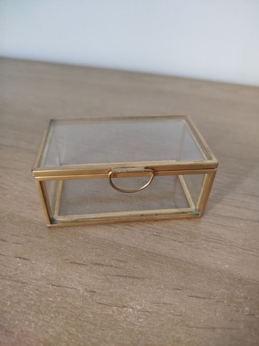 Szklane pudełko szkatułka na obrączki biżuterię