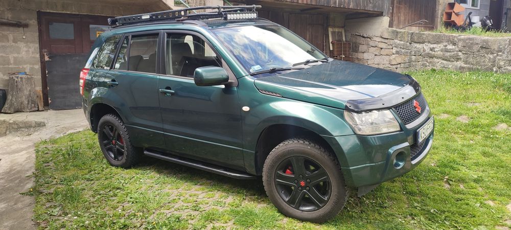 Suzuki Grand Vitara 2.0 LPG, lift, hak, 4x4, LED, dwa komplety opon