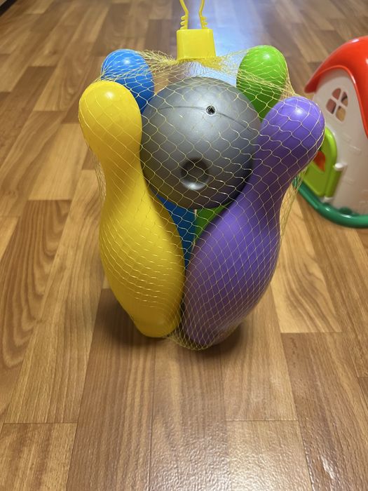 Лот іграшок, хатинка, боулінг, спуск доя машин