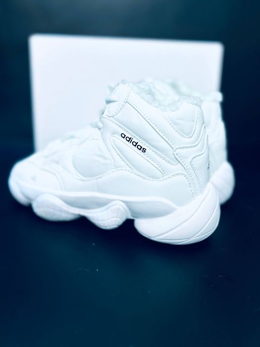 Женские кроссовки Adidas Белые кожаные зимние кросівки  Адідас