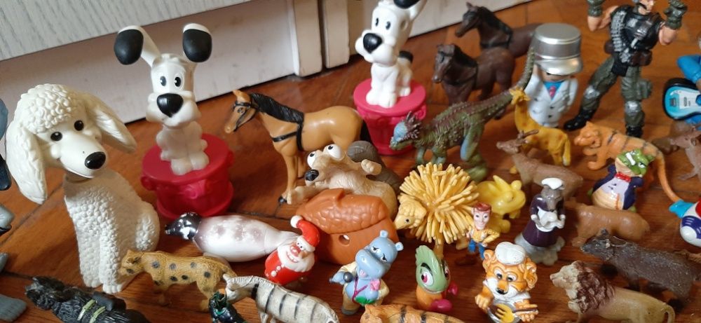 Zabawki, figurki, zwierzęta, dinozaury