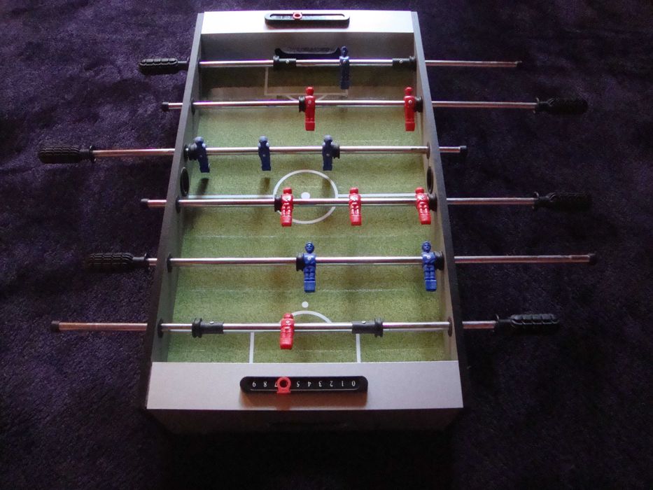 Stół do gry w piłkarzyki w stanie Idealnym