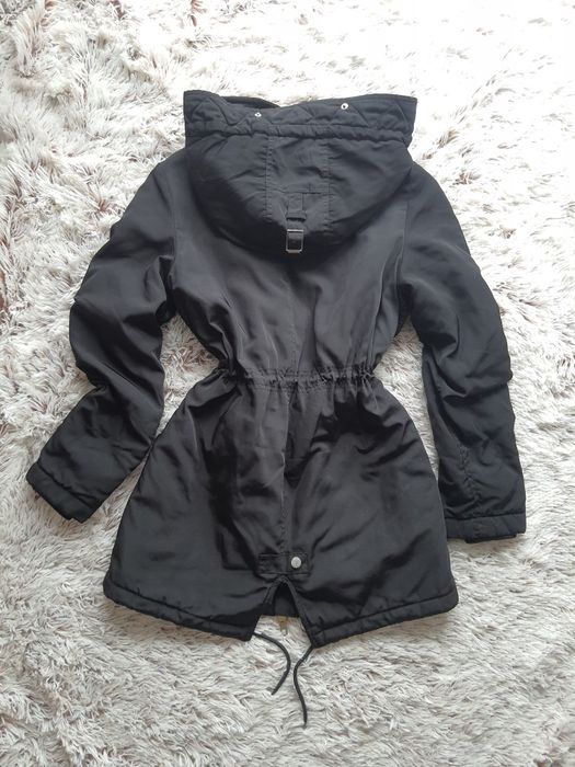 Czarna ciepła kurtka Bershka S/36