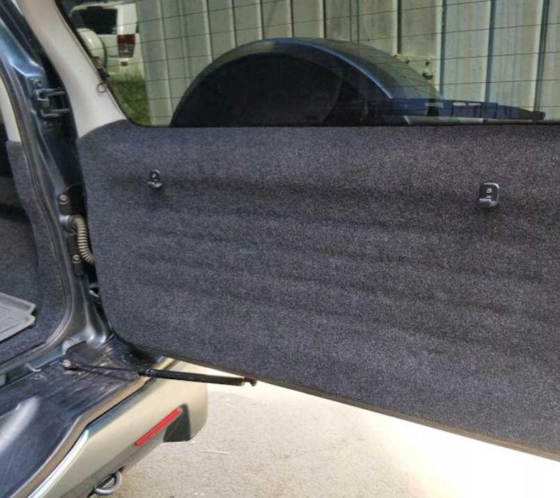 Wykładzina samoprzylepna Czarny dywan z rolki materiał obiciowy