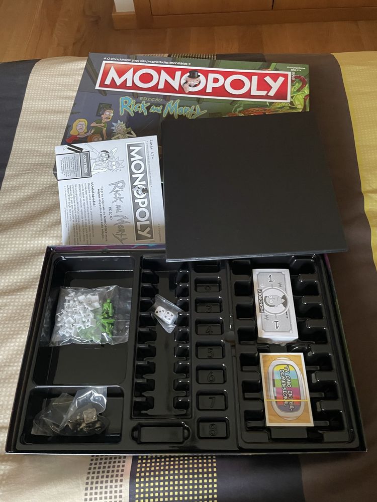 Jogo de tabuleiro // Monoply Rick & Morty // Como novo