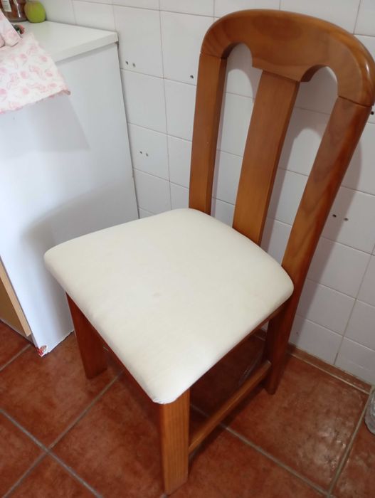 Mesa com 6 cadeiras