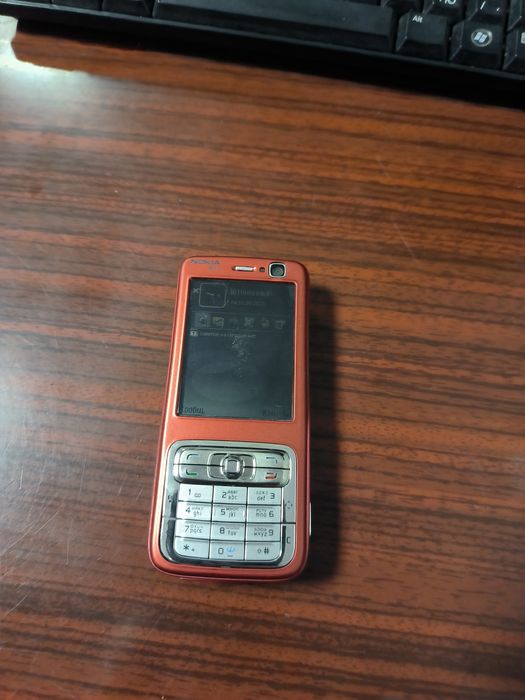 Nokia n73 Червоного кольору