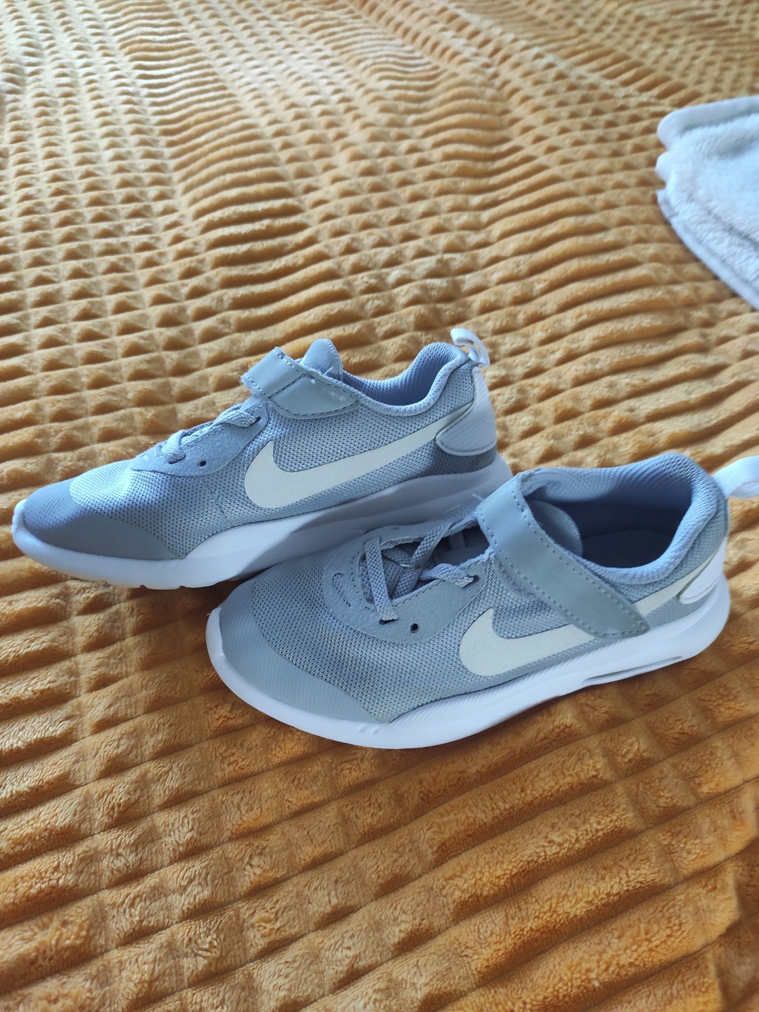 Buty Nike rozm 30, 18,5 cm