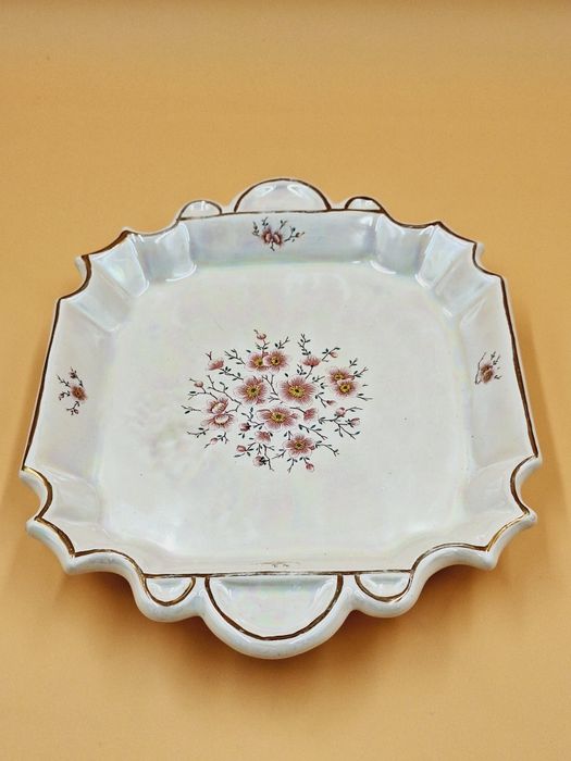 Taca porcelanowa z uchwytami perłowa