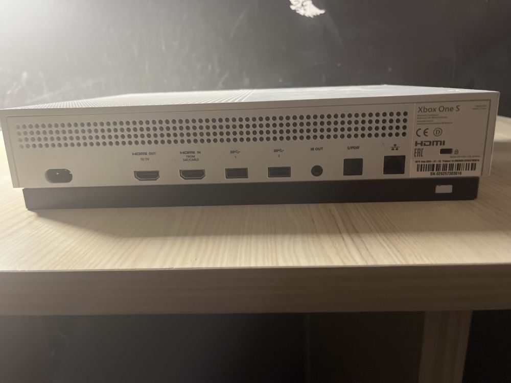 Xbox One S 1TB + oryginalny pad