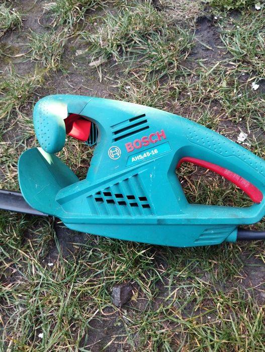 Nożyce do żywopłotu Bosch i Stihl