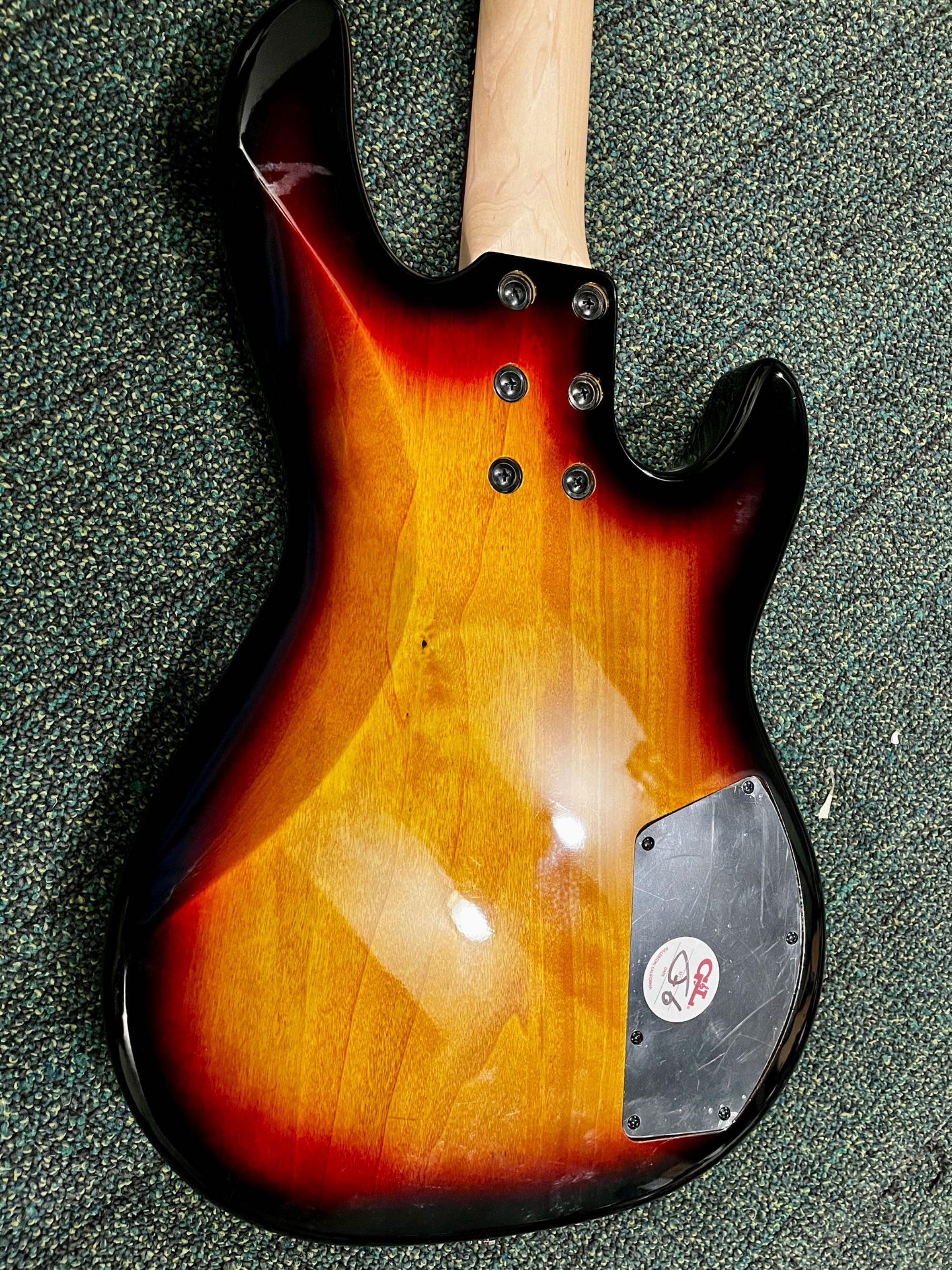 Leworęczna gitara basowa G&L Tribute L-2000