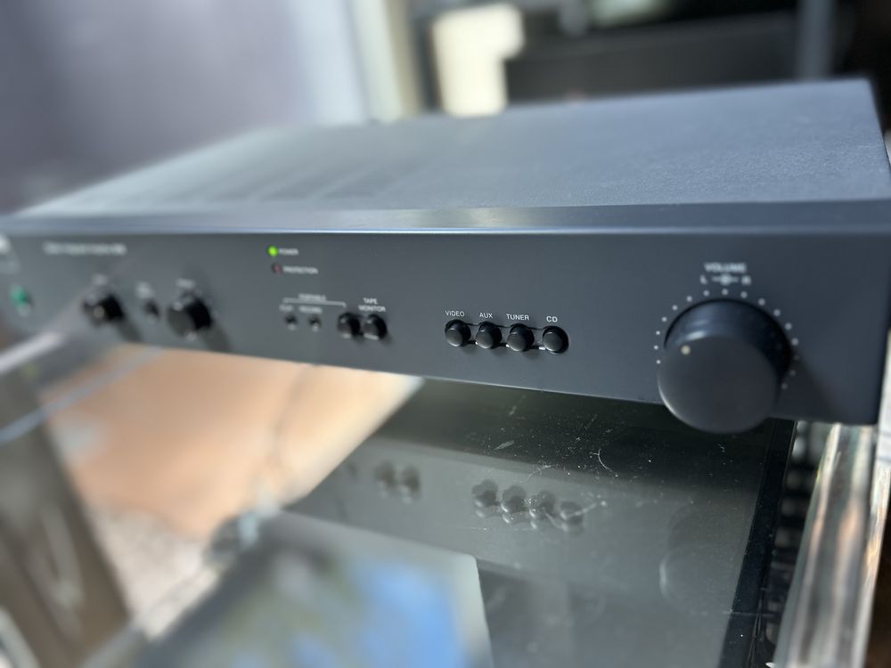 Amplificador NAD 310, excelente estado