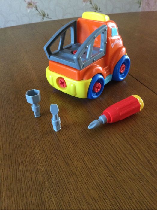 Samochód do rozkręcania i skrecania +wkrętak.