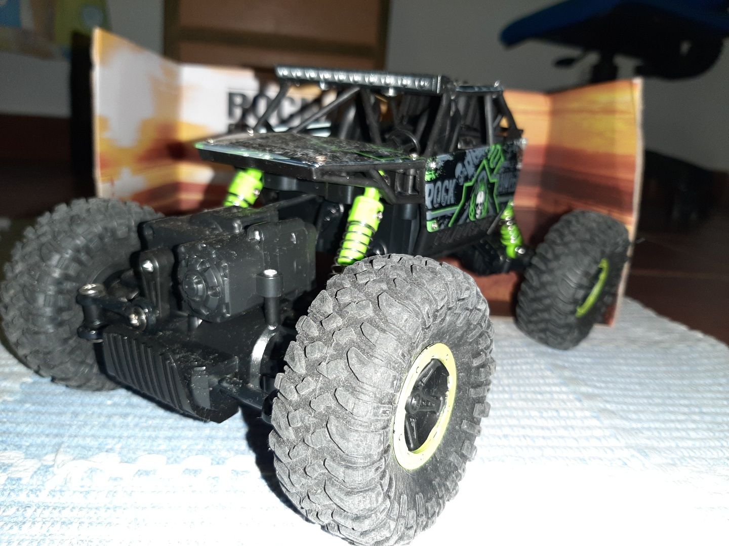 Jipe telecomandado Rock Crawler 4WD Rally Car