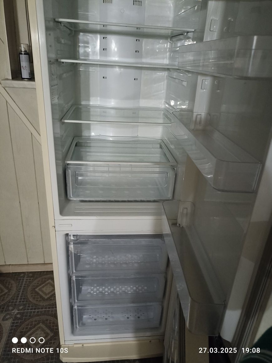 Продам холодильник Samsung