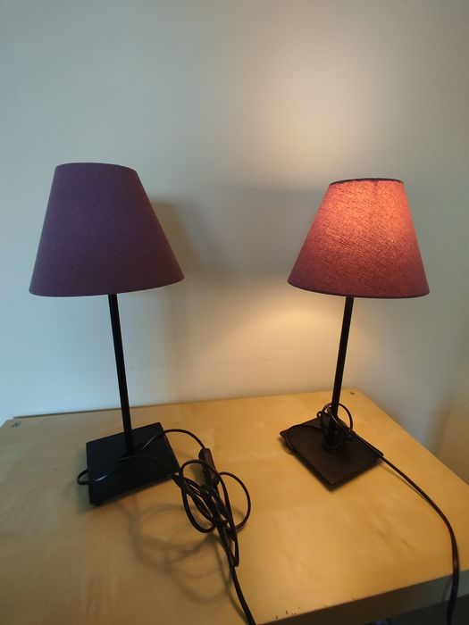 Dois candeeiros de mesa