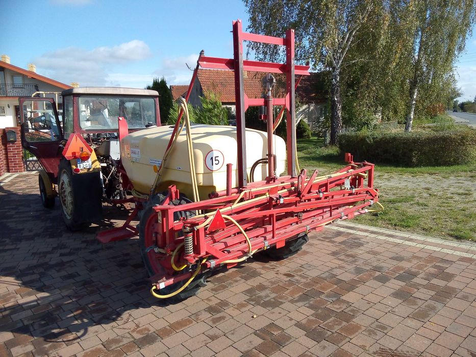 Opryskiwacz polowy Ciągany 1200 l PILMET belka 15 m skrętna